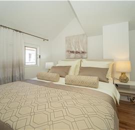 6 Bedroom Beachfront Villa with Heated Pool near Vela Luka on Korcula Island, Sleep 12